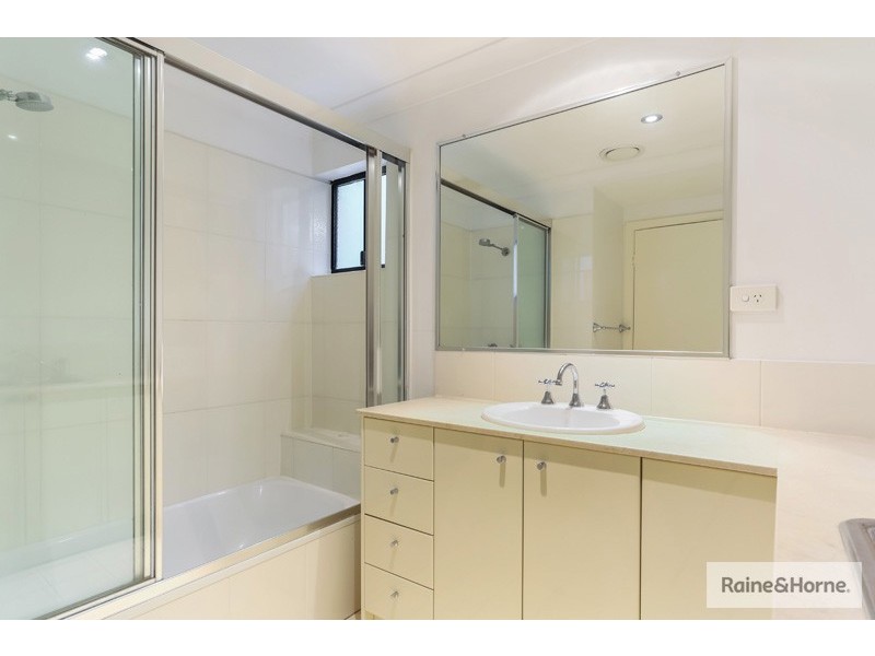 8/120  Commercial Road, Teneriffe QLD 4005