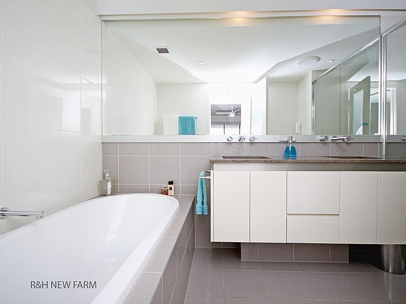 3312/30 Hollins Crescent, New Farm QLD 4005