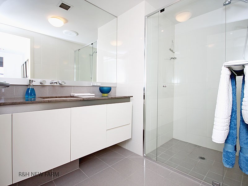 3312/30 Hollins Crescent, New Farm QLD 4005