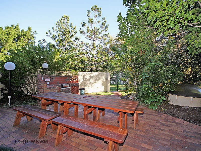 8/150 Oxlade Drive, New Farm QLD 4005