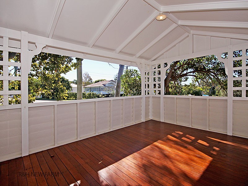 10 Dorrington Drive, Ashgrove QLD 4060
