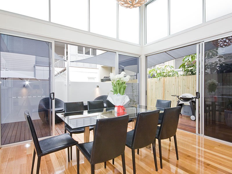 25 Fuljames Lane, New Farm QLD 4005