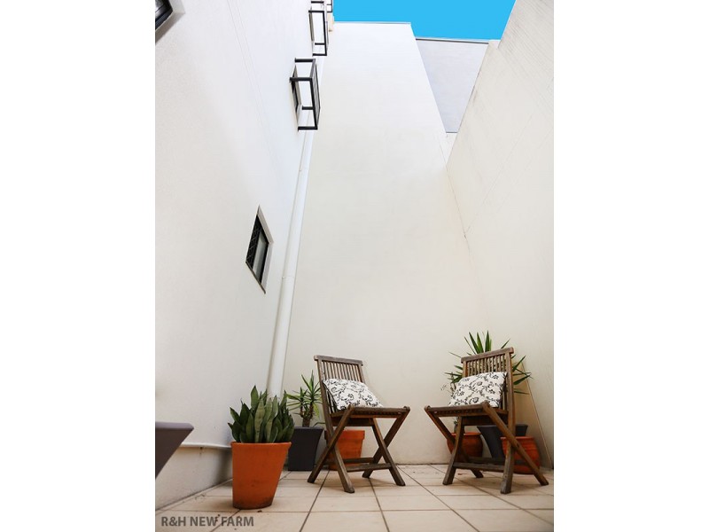 1/120 COMMERCIAL ROAD, Teneriffe QLD 4005