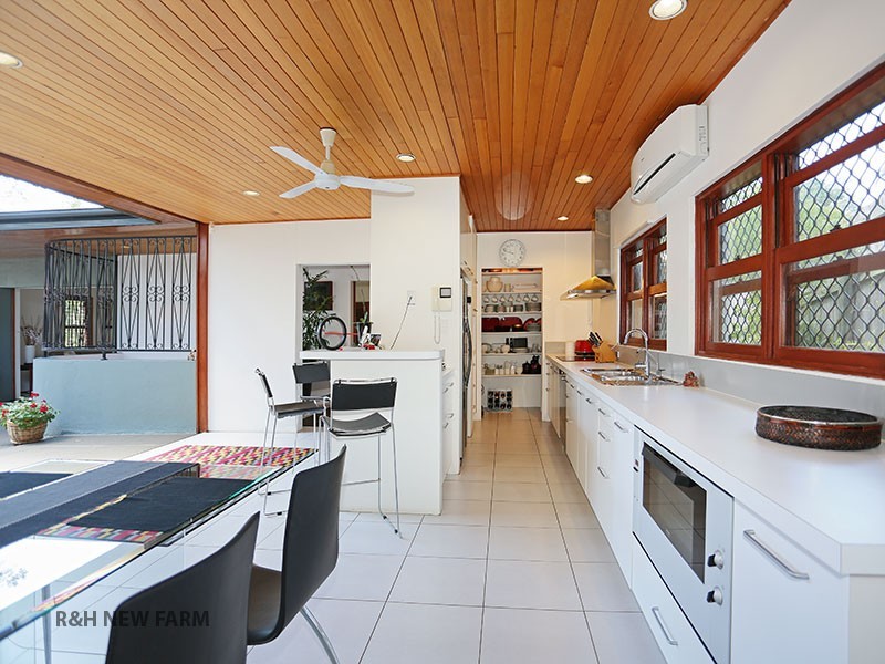 41 Steptoe Street, Chapel Hill QLD 4069