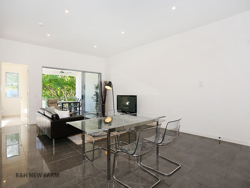 2/23 Burke Street, Coorparoo QLD 4151