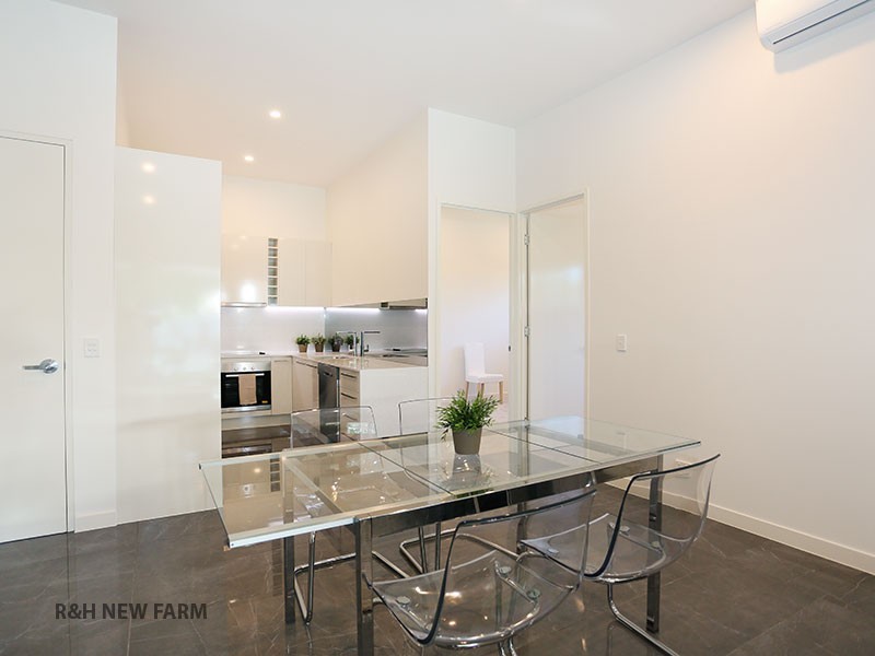 2/23 Burke Street, Coorparoo QLD 4151