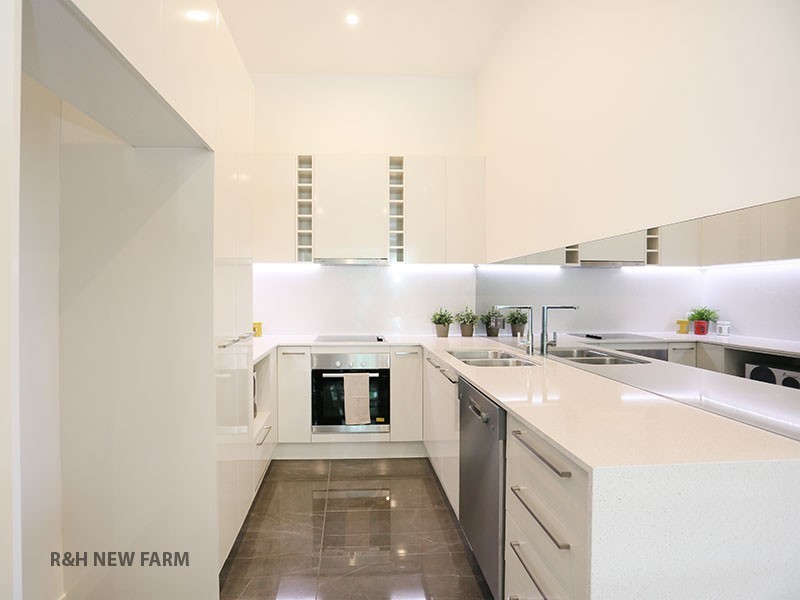 2/23 Burke Street, Coorparoo QLD 4151