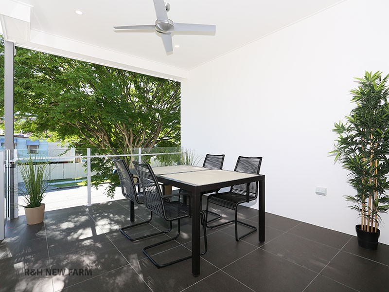 2/23 Burke Street, Coorparoo QLD 4151