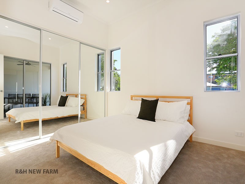 2/23 Burke Street, Coorparoo QLD 4151