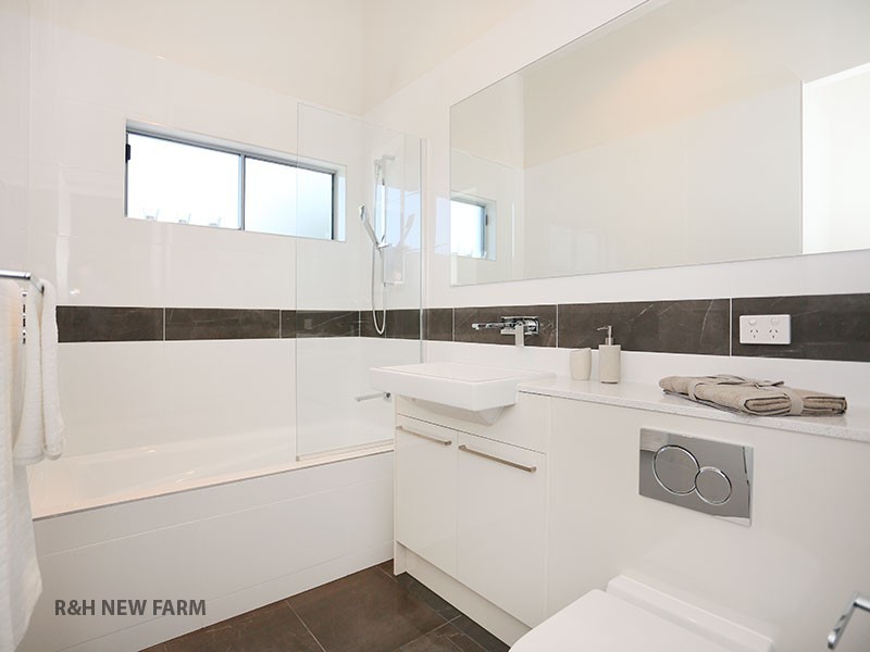 2/23 Burke Street, Coorparoo QLD 4151