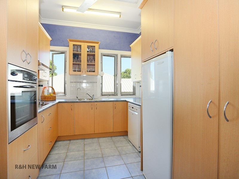 45 East Street, Camp Hill QLD 4152