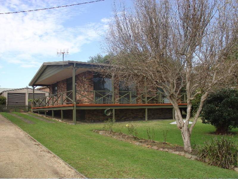 84 Princes Highway, Lake Tabourie NSW 2539