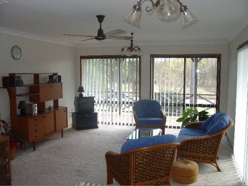 84 Princes Highway, Lake Tabourie NSW 2539