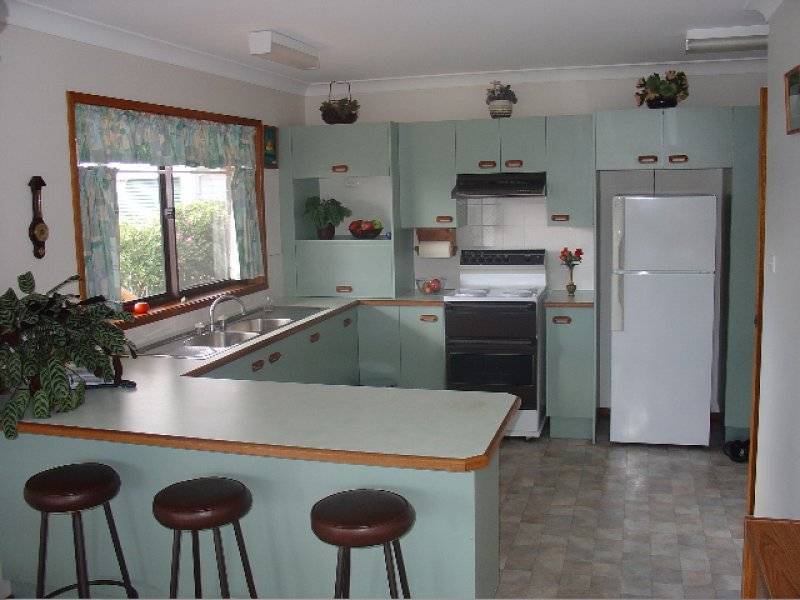 84 Princes Highway, Lake Tabourie NSW 2539