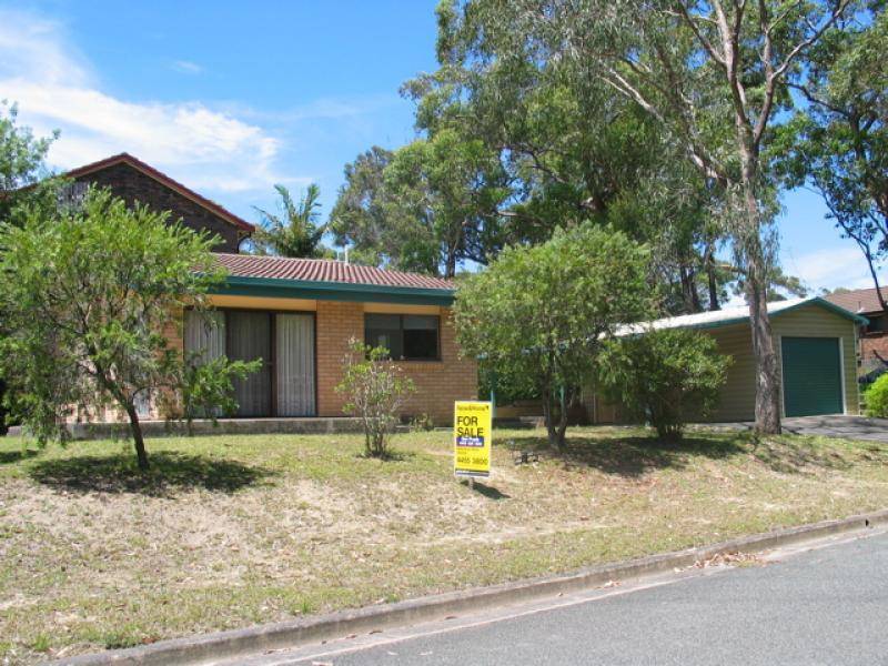 1 South Street, Lake Tabourie NSW 2539