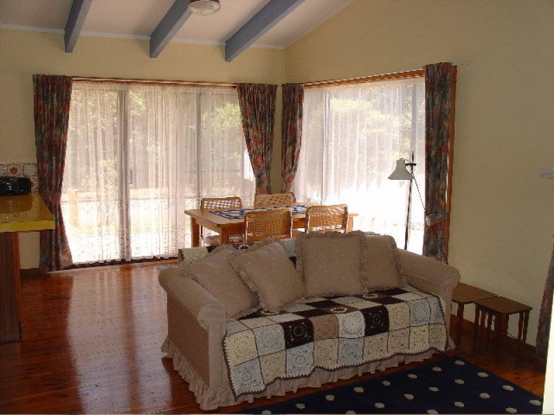 1 South Street, Lake Tabourie NSW 2539