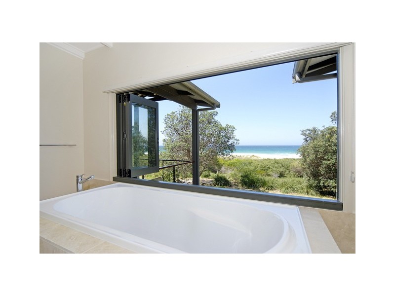 2 Mitchell Parade, Mollymook NSW 2539