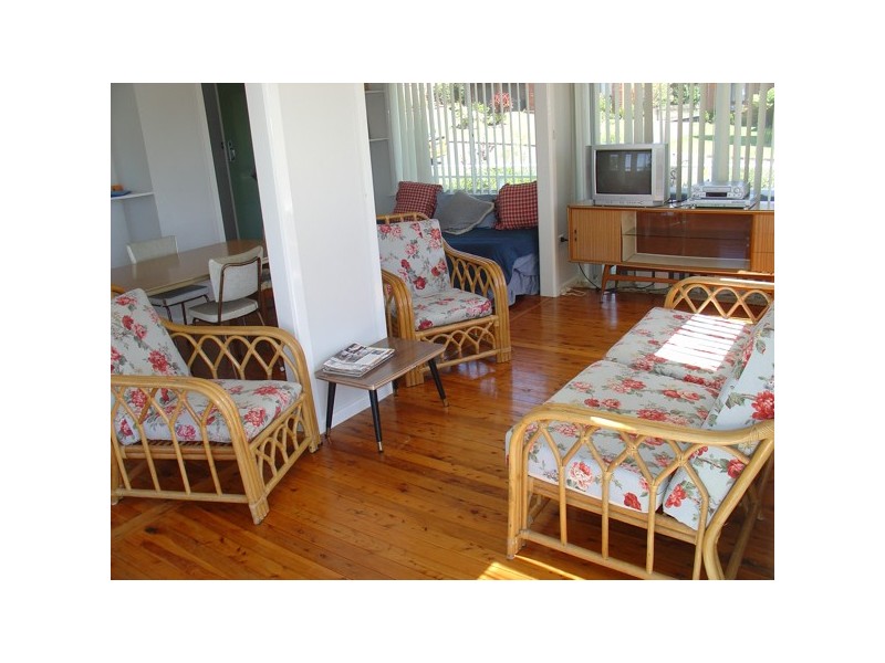 24 Donlan Road, Mollymook NSW 2539