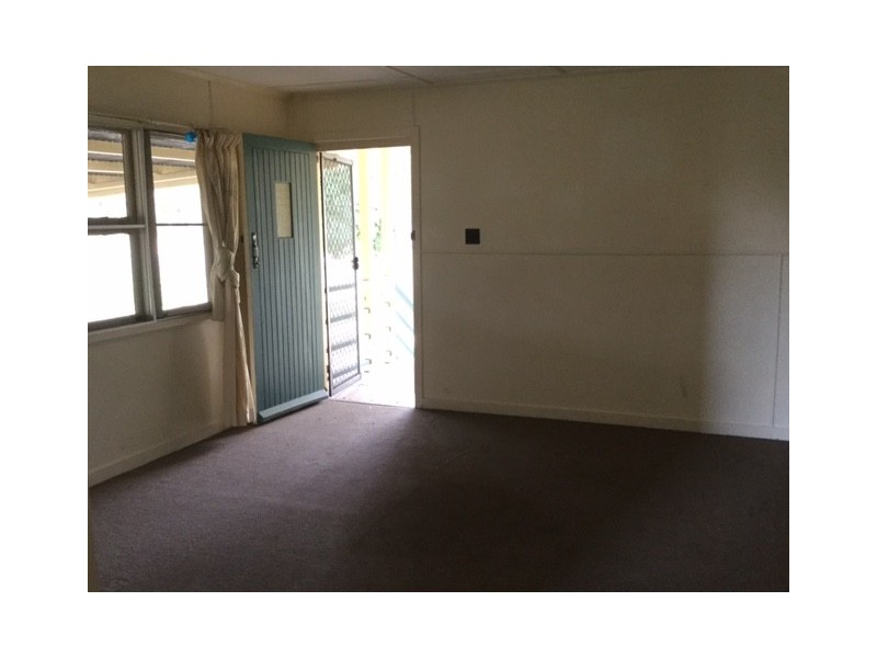 27 Downs Street, Roma QLD 4455