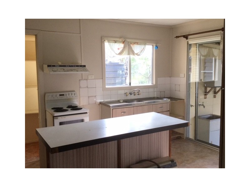 27 Downs Street, Roma QLD 4455