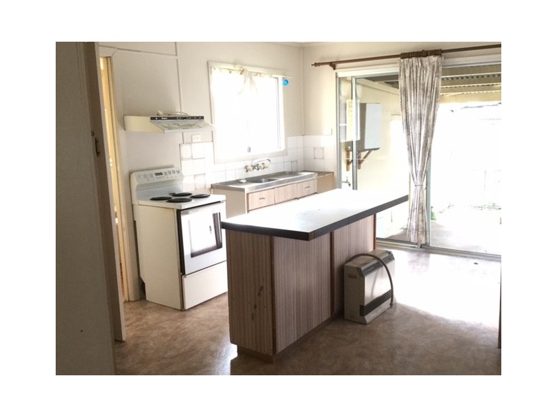 27 Downs Street, Roma QLD 4455