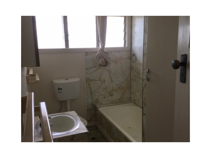 27 Downs Street, Roma QLD 4455
