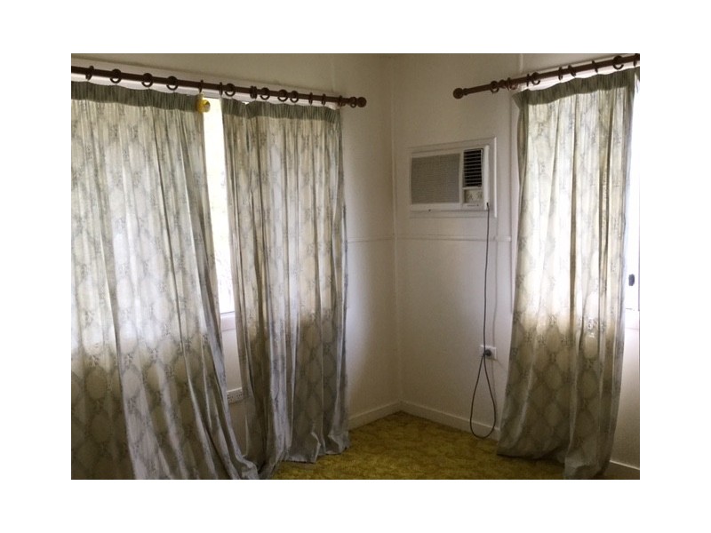 27 Downs Street, Roma QLD 4455