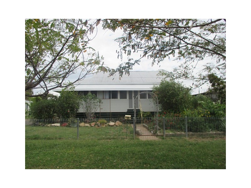 8 Queen Street, Roma QLD 4455