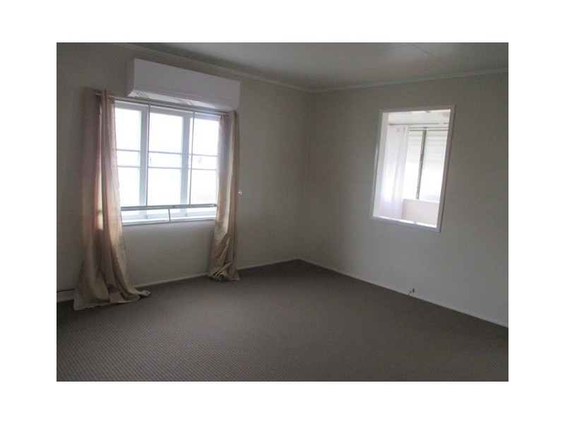 8 Queen Street, Roma QLD 4455