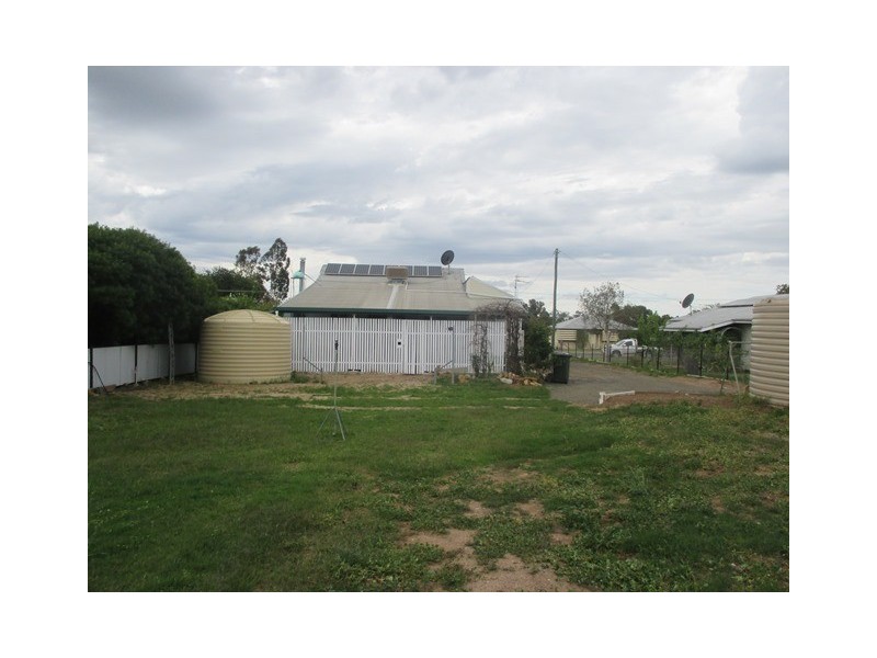 8 Queen Street, Roma QLD 4455