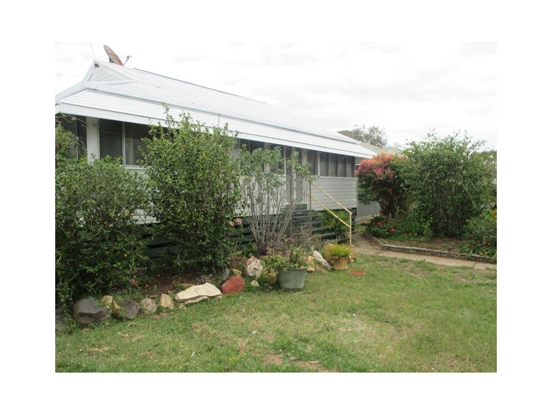 8 Queen Street, Roma QLD 4455