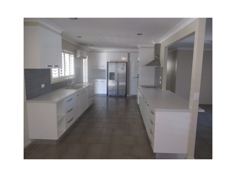 2c BORLAND STREET, Roma QLD 4455