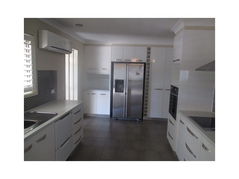 2c BORLAND STREET, Roma QLD 4455