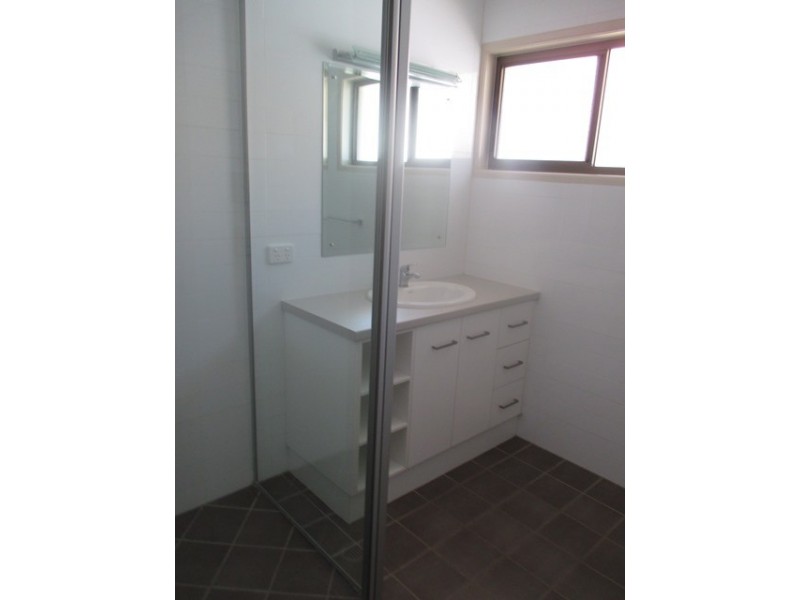 2c BORLAND STREET, Roma QLD 4455