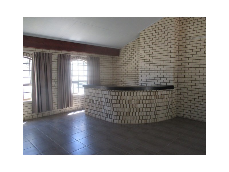 2c BORLAND STREET, Roma QLD 4455