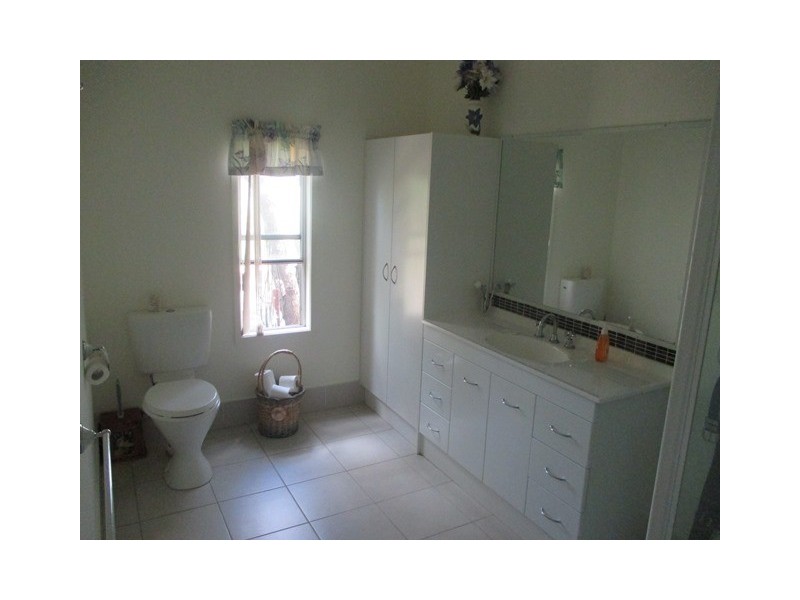 42 EDWARDES STREET, Roma QLD 4455