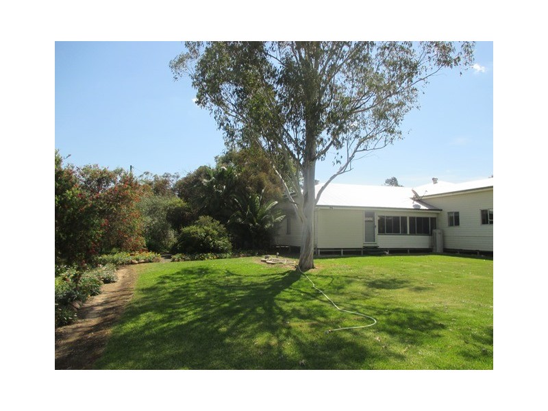 42 EDWARDES STREET, Roma QLD 4455