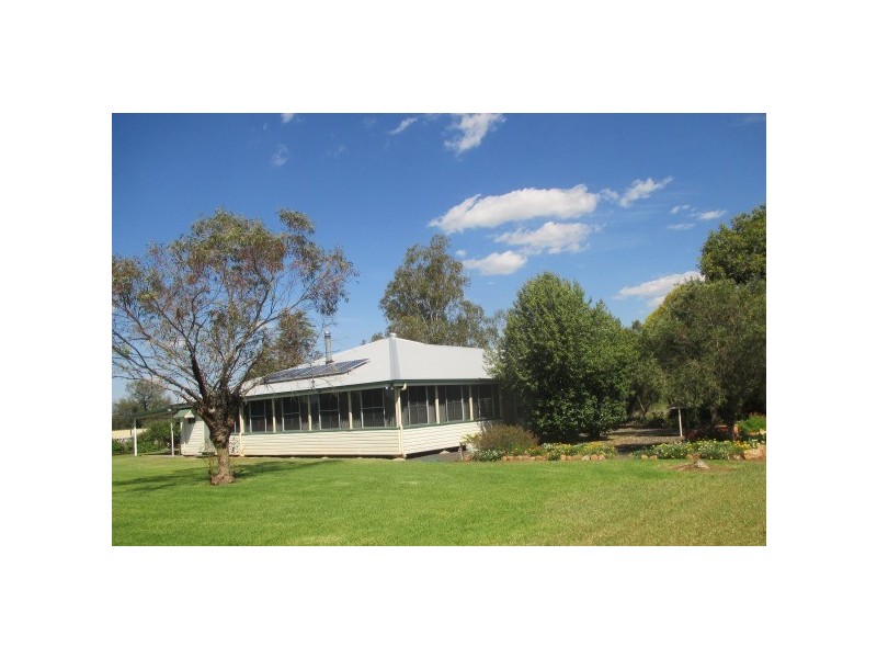 42 EDWARDES STREET, Roma QLD 4455