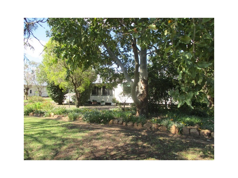 42 EDWARDES STREET, Roma QLD 4455