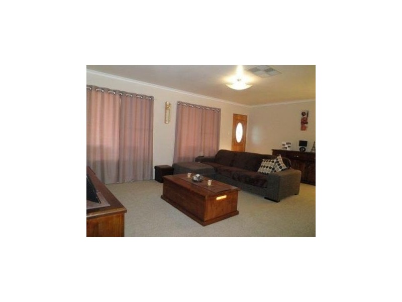 20 Alex Parade, Roma QLD 4455