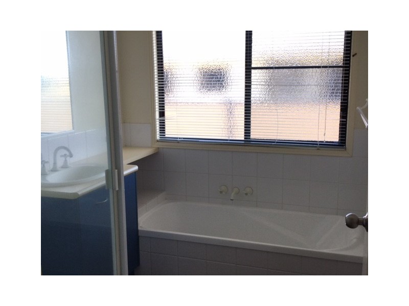 39 DOWNS STREET, Roma QLD 4455