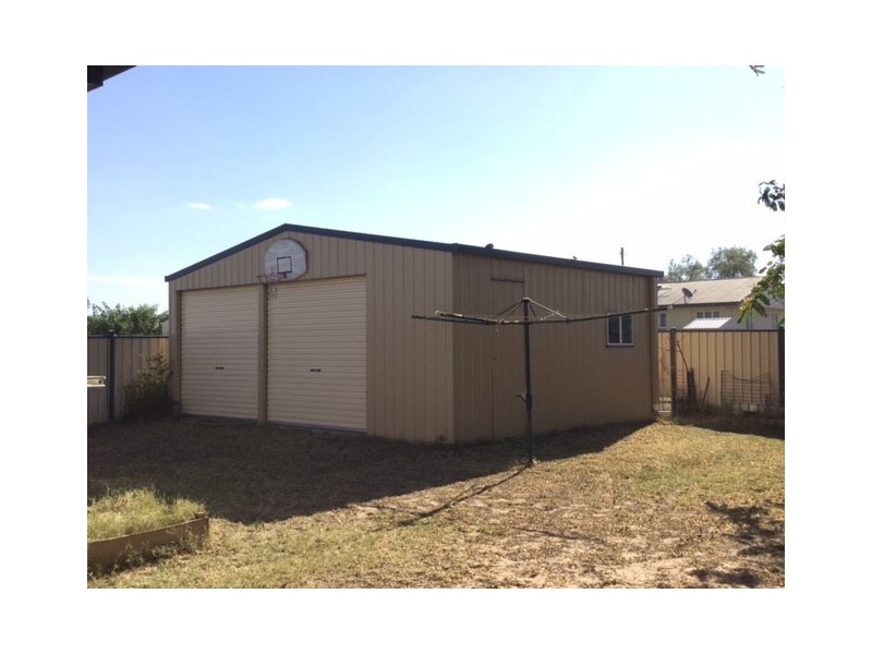 39 DOWNS STREET, Roma QLD 4455