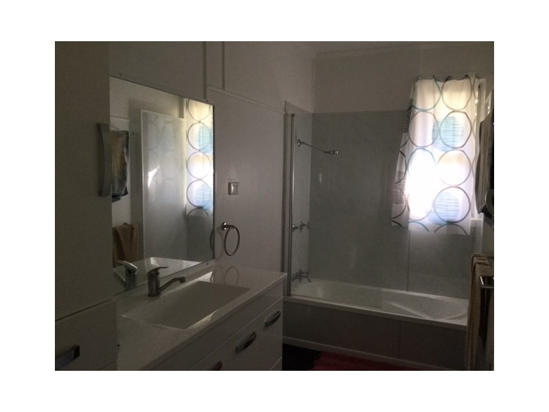 11 HUNTER STREET, Roma QLD 4455