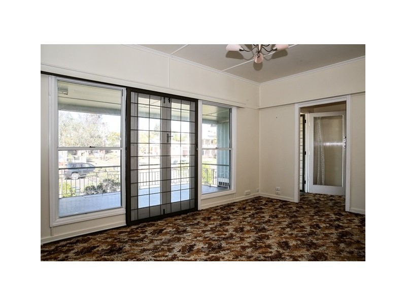 5 FOWLES STREET, Roma QLD 4455