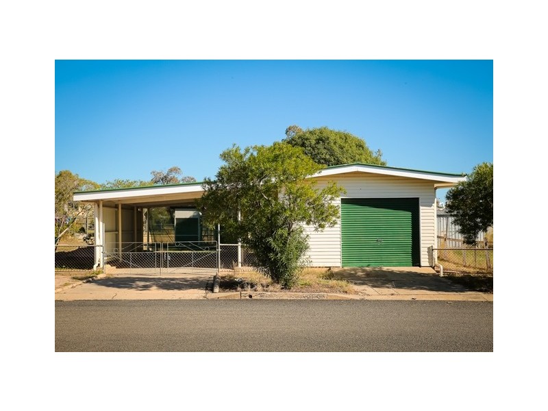 5 FOWLES STREET, Roma QLD 4455