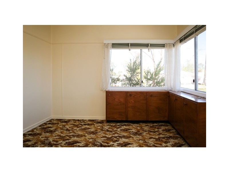 5 FOWLES STREET, Roma QLD 4455