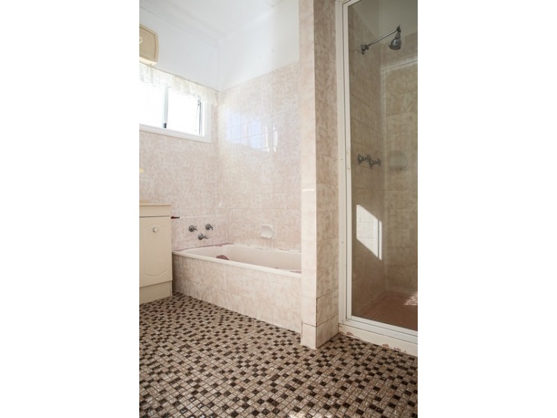 5 FOWLES STREET, Roma QLD 4455