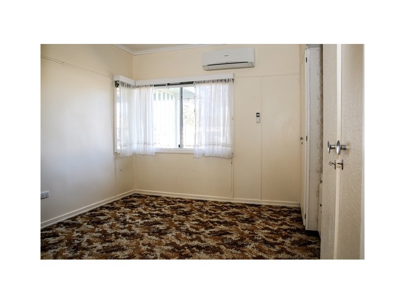 5 FOWLES STREET, Roma QLD 4455