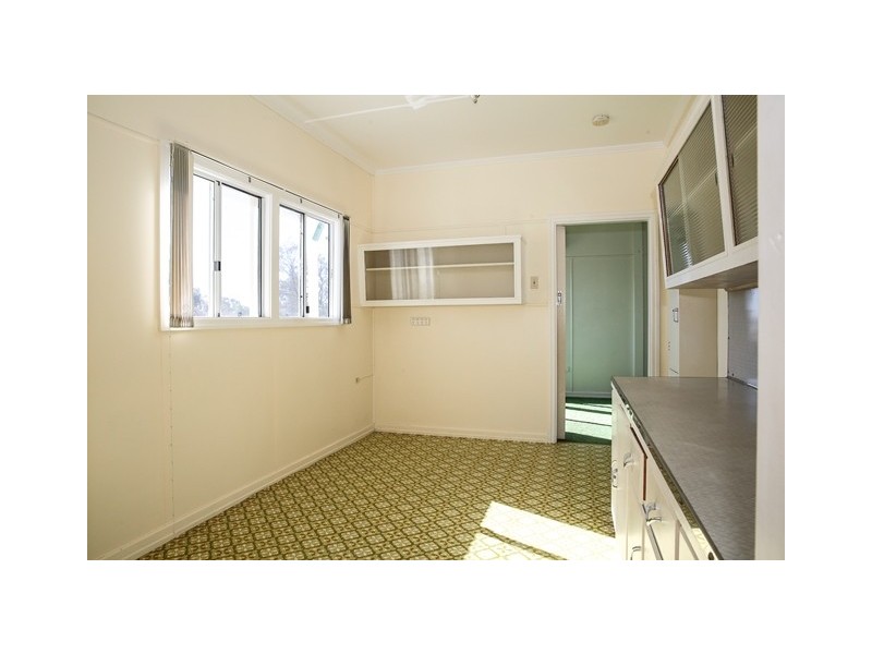 5 FOWLES STREET, Roma QLD 4455