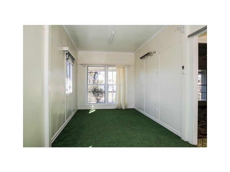 5 FOWLES STREET, Roma QLD 4455